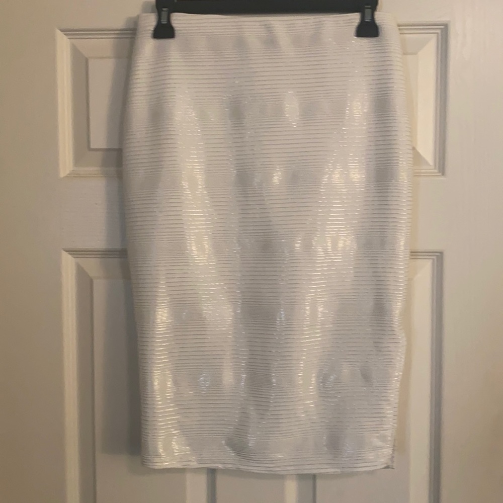 Olive Tree White skirt size Large